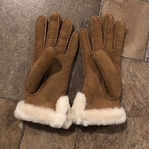 UGG Gloves NWOT